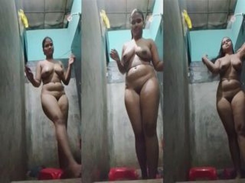 Sexy Indian Girl Bathing