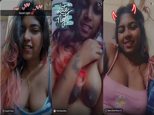 Cute Indian Mall Shows Her Boobs