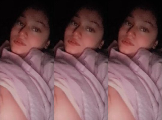 Desi girl showing boobs and fingering hard