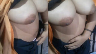Indian Bhabhi Shows her Big Boobs