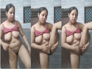 Horny Desi Girl Shows and Fingering
