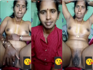 Tamil Innocent Aunty Nude Boobs and Pussy Showing on Videocall